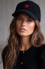 Mixed Brands - Fluffy Heart Cap CM50210 - Black