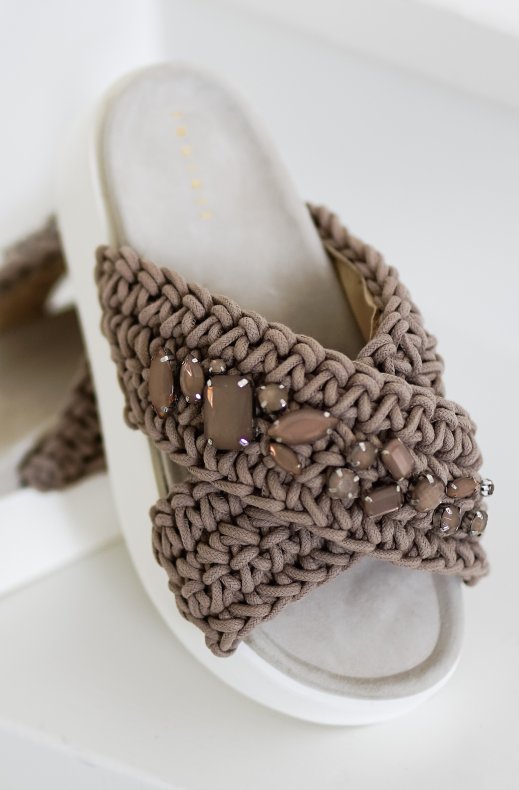 Inuikii - Woven Stone Platform - Taupe