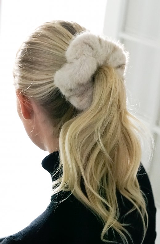 Mixed Brands - Fake fur Scrunchie M06 - Beige
