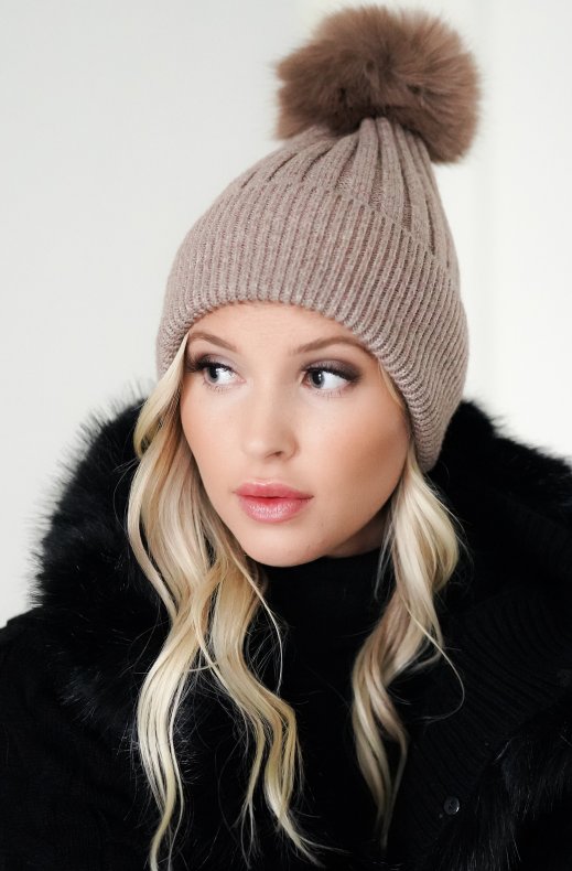 Plain Vanilla - Beanie with faux fur pompom - Sand