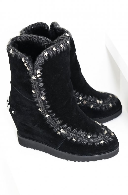 MOU – FRENCH TOE WITH METAL STARS ON ESKIMO STITCHING BLACK