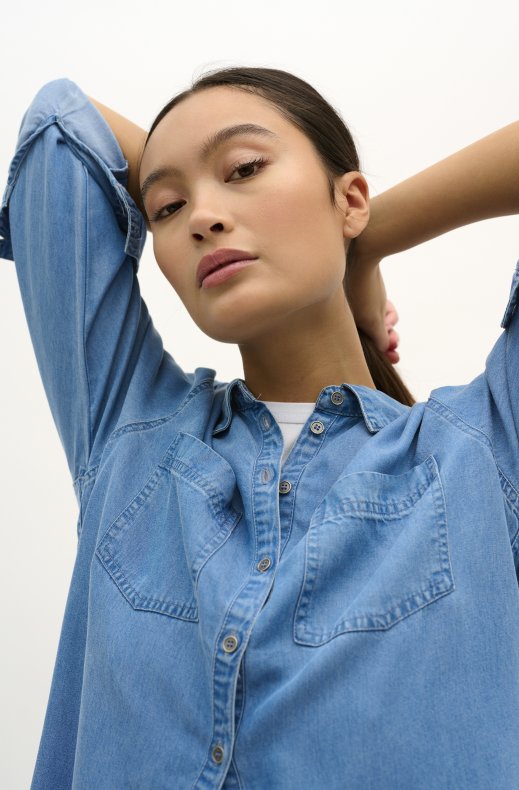 My Essential Wardrobe - The Denim Shirt Light Blue Vintage